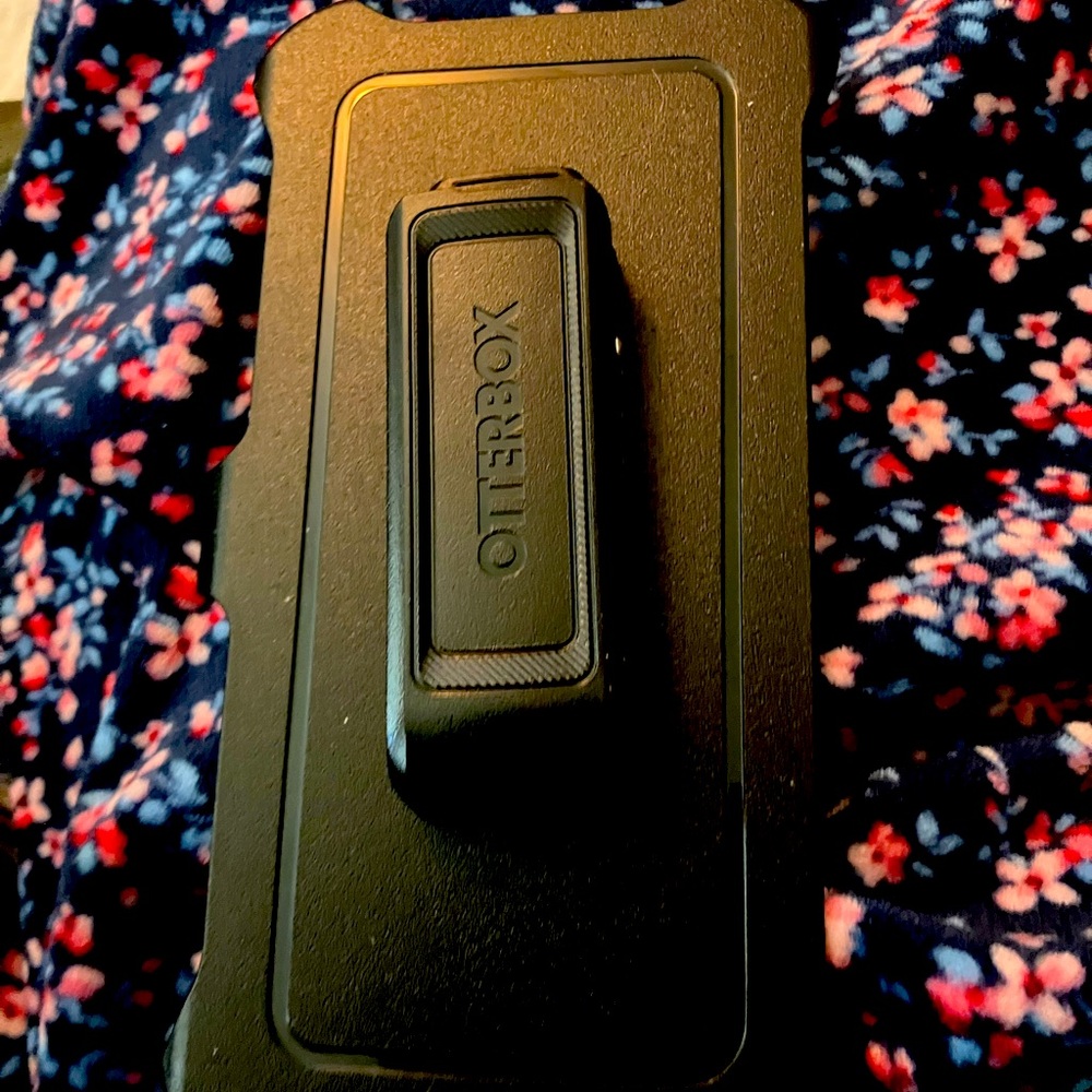 iPhone 13/14 OtterBox belt clip
